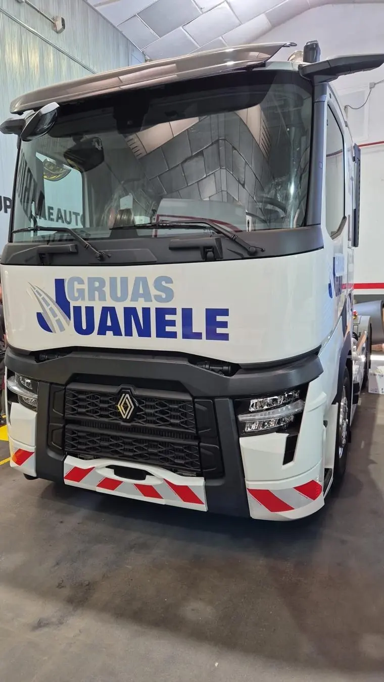 Cabeza tractora Renault Grúas Juanele