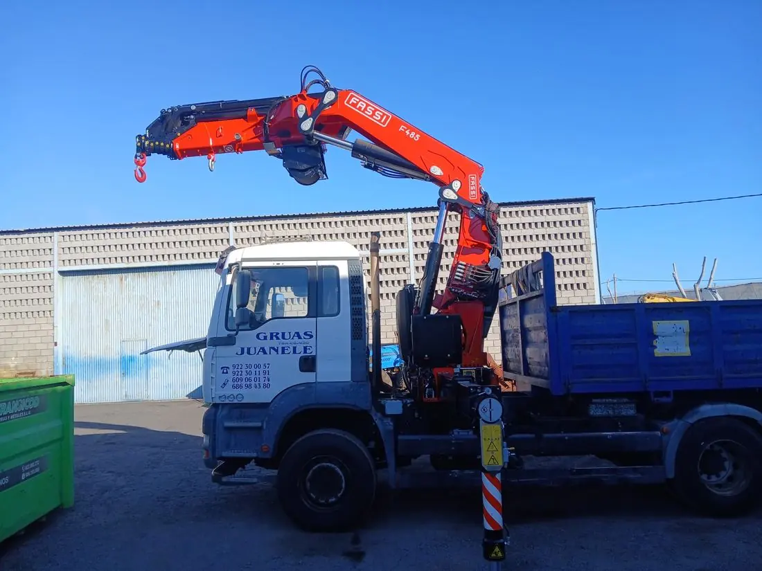 Alquiler de camión grúa pluma Fassi en Tenerife